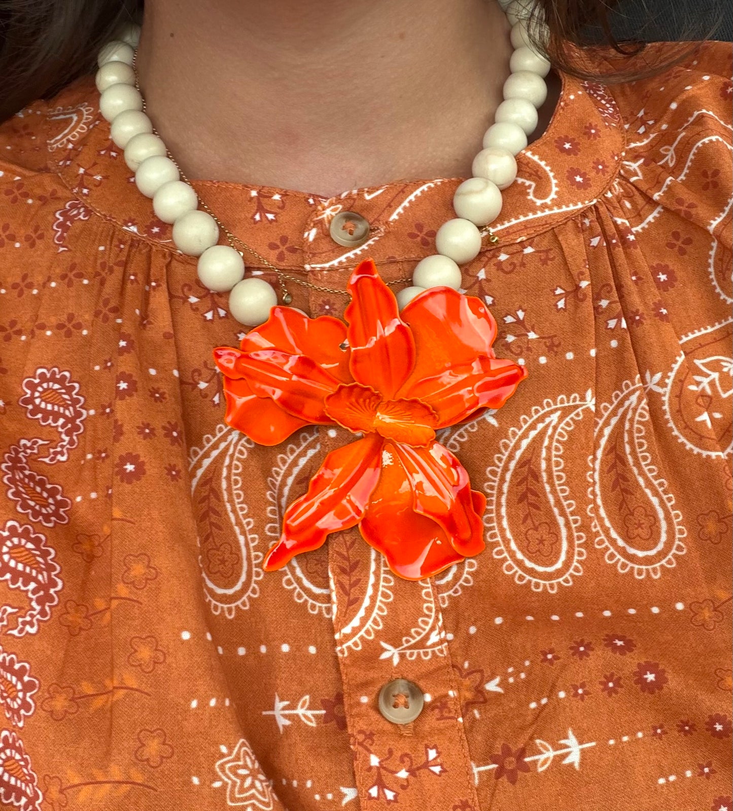 Collar Lily