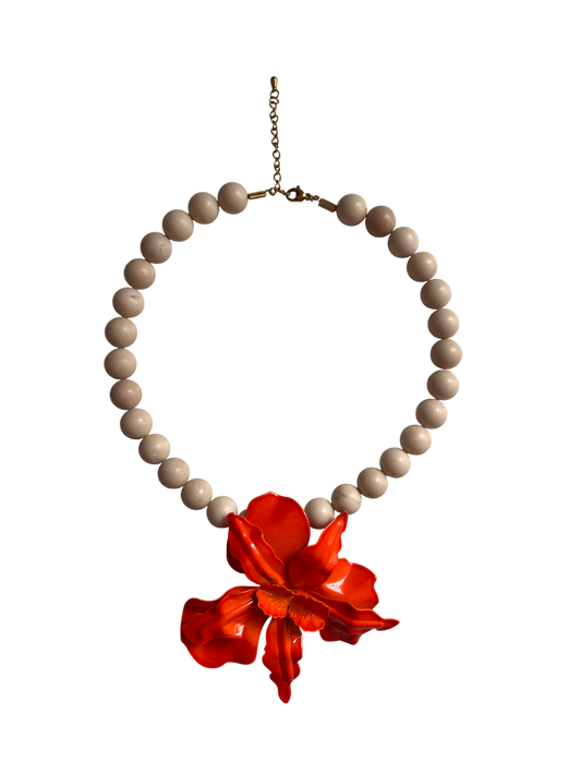 Collar Lily